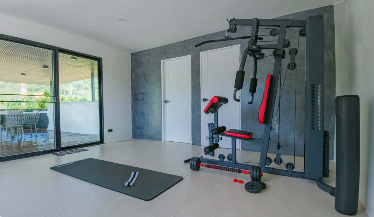 FITNESS ROOM