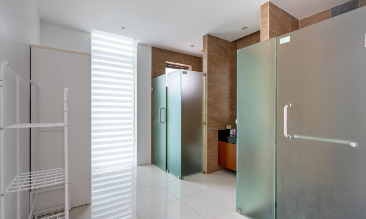 4_to_5_bedroom_modern_pool_villa_for_sale_from_owner_10_minutes_walk_kamala_beach_phuket_thai_residential_bathroom